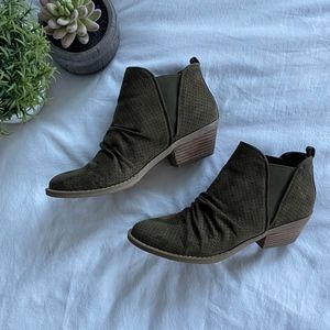 Report Booties (olive)